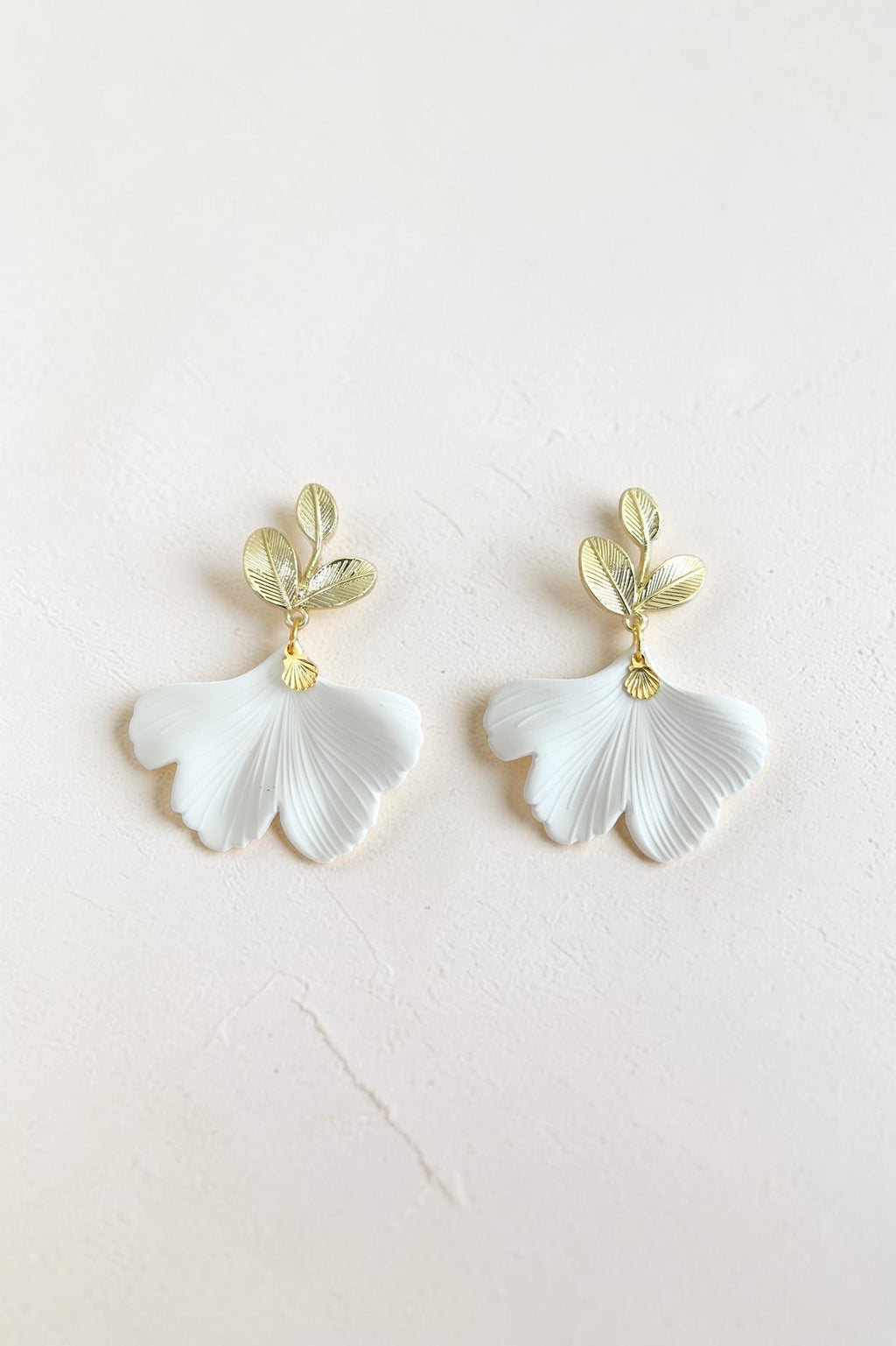 Boucles d'oreilles ginkjo acrylique clou