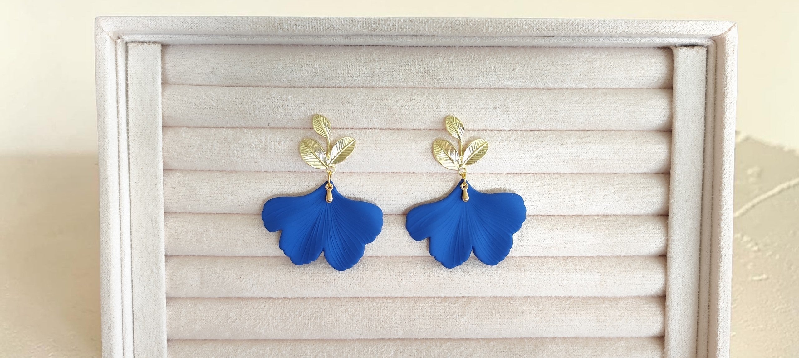 Boucles d'oreilles ginkjo acrylique clou