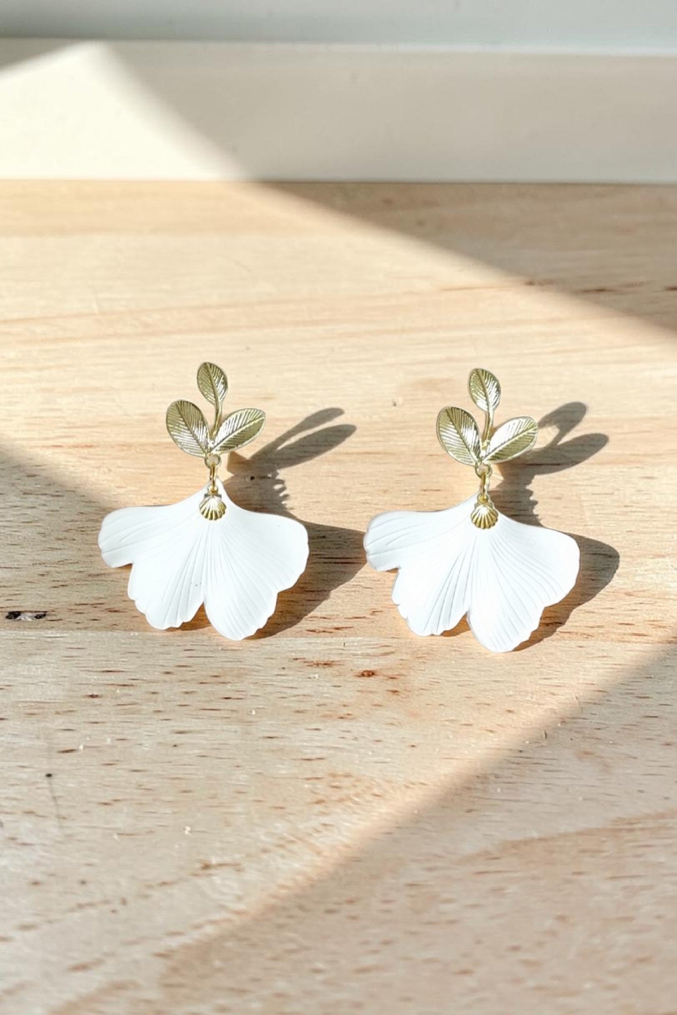 Boucles d'oreilles ginkjo acrylique clou